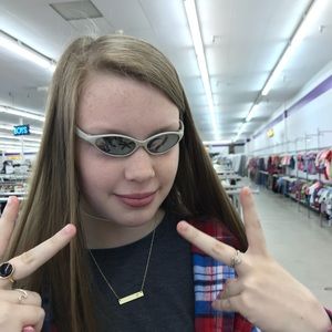 Meet your Posher, Macie